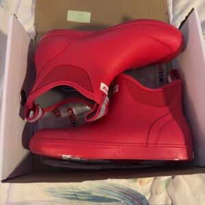 XTRATUFF hot pink ankle deck boot new in box